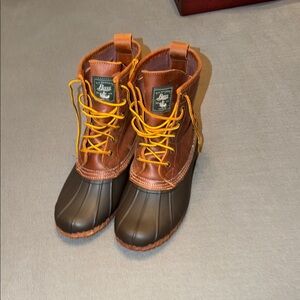 Bass Two-Tone Duck Boots with Yellow Laces men’s 8